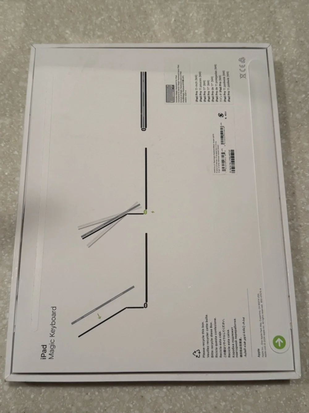 Apple Magic Keyboard for iPad box